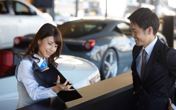 車を高く売るなら新人スタッフに担当してもらった方がいい